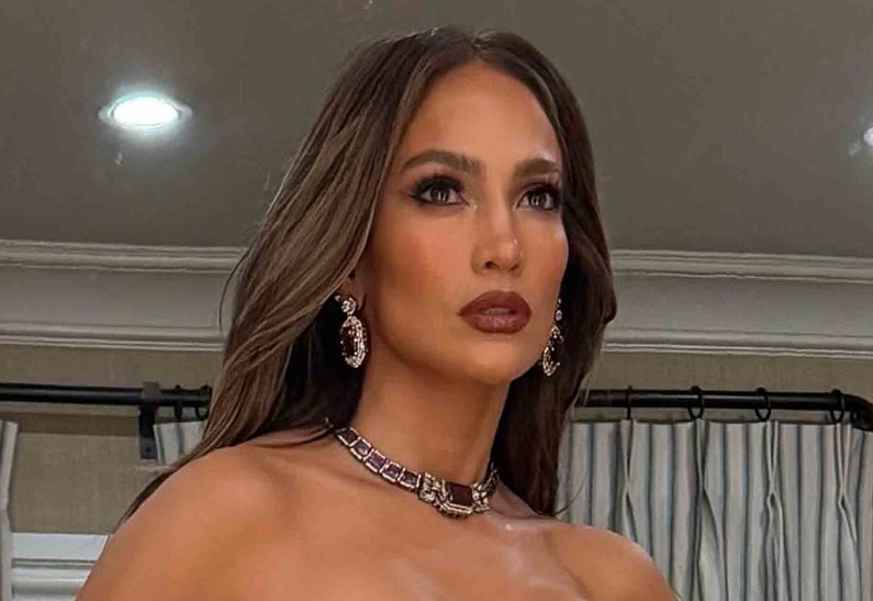 Поклонники раскритиковали внешность Дженнифер Лопес на кадрах без фильтров