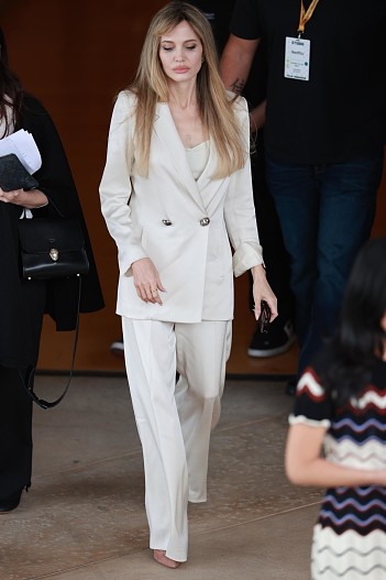 Анджелина Джоли