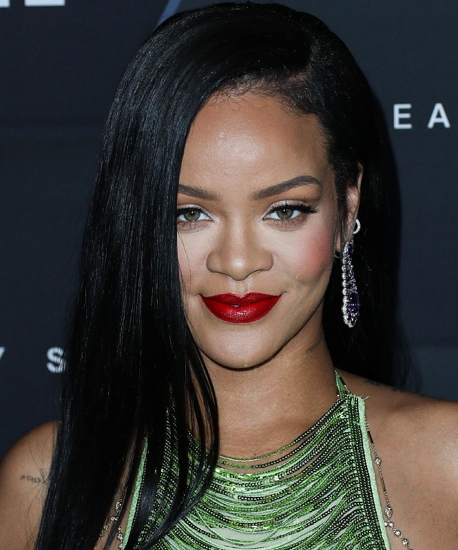 Горячо! Рианна снялась в откровенной фотосессии спустя три месяца после родов