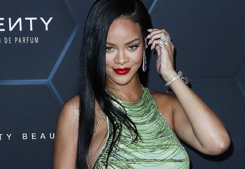 Горячо! Рианна снялась в откровенной фотосессии спустя три месяца после родов