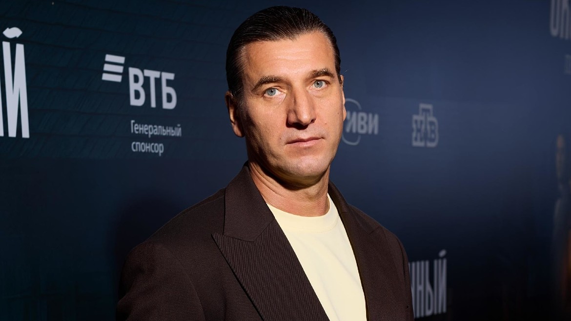 Александр Устюгов на светской премьере исторического детектива «Околоточный»
