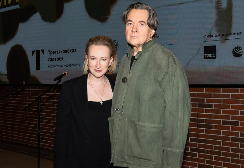 Константин Эрнст, Ирина Хакамада, Игорь Верник на открытии выставки «Русский художник Иван Лубенников»