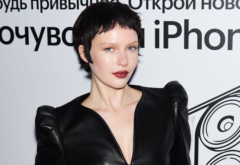 Елизавета Базыкина, Рузиль Миникаев, Карина Нигай, Денис Шведов на презентации складного iPhone