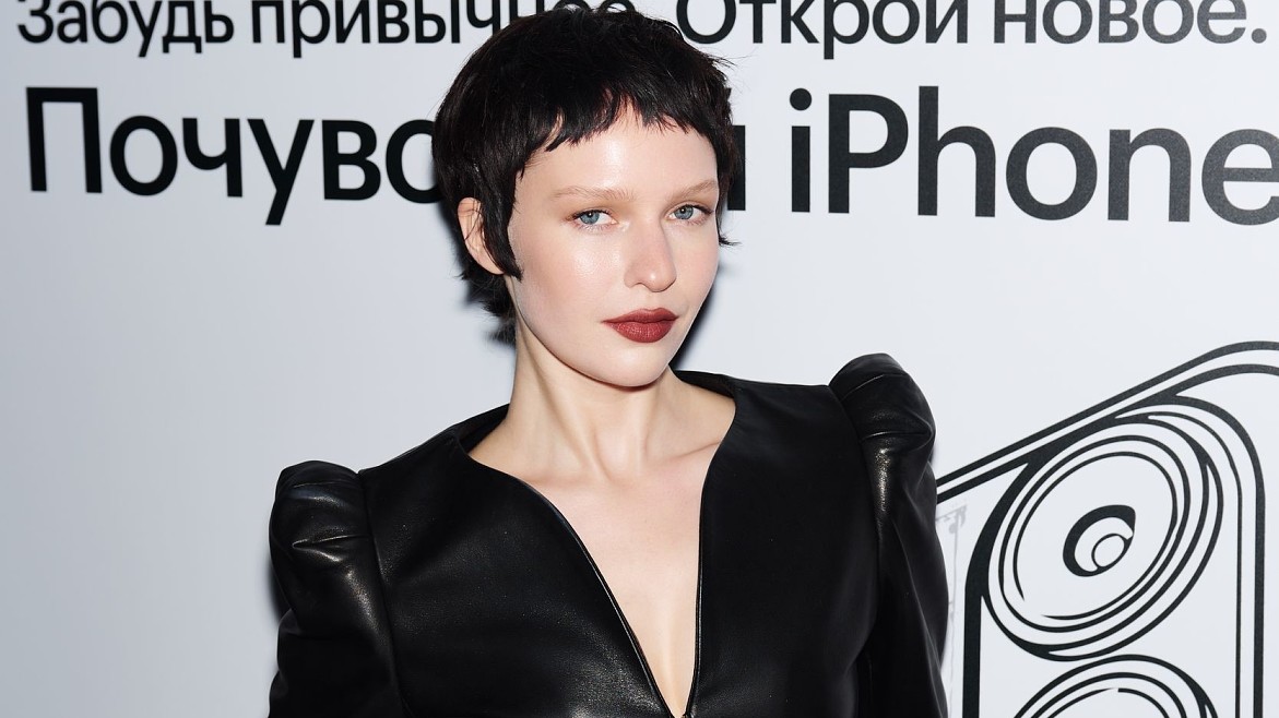 Елизавета Базыкина, Рузиль Миникаев, Карина Нигай, Денис Шведов на презентации складного iPhone