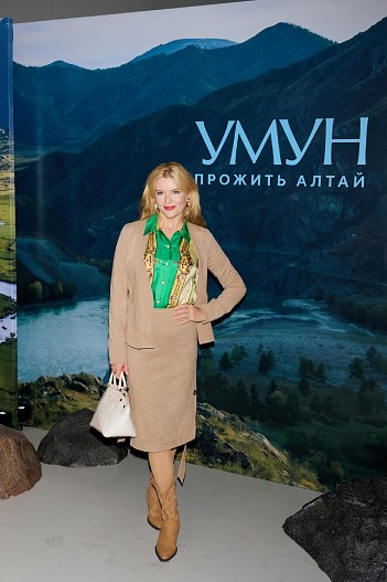 Анна Чурина