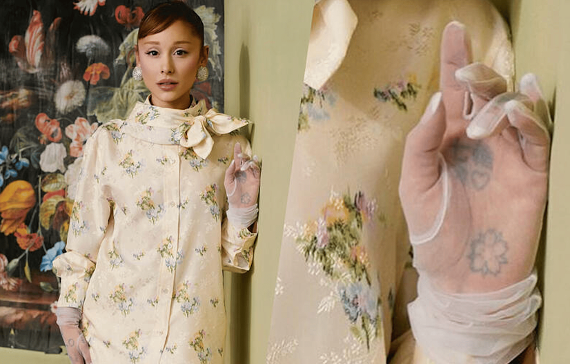 У певицы оказалось шесть пальцев на левой руке