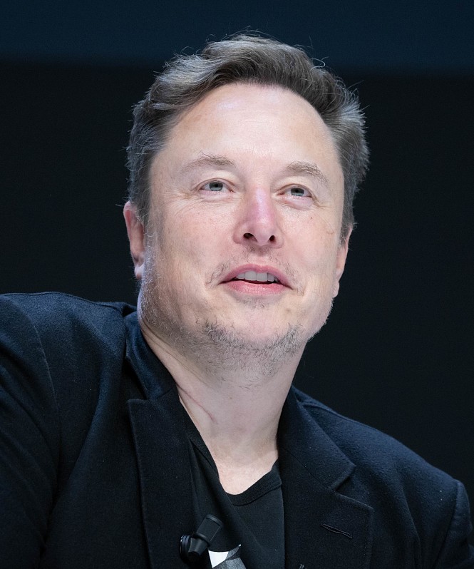 Илон Маск официально объявил о планах по строительству города на Луне