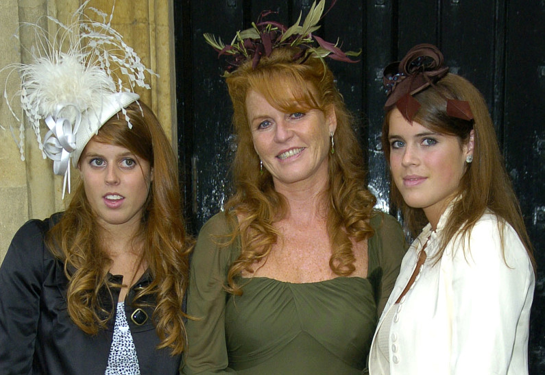 Новый скандал в королевской семье: Сара Фергюсон брала принцесс Беатрис и Евгению на встречу с Эпштейном