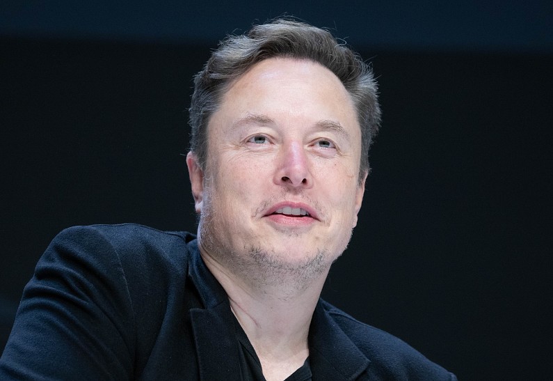 Илон Маск официально объявил о планах по строительству города на Луне