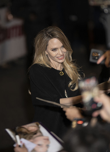 Анджелина Джоли