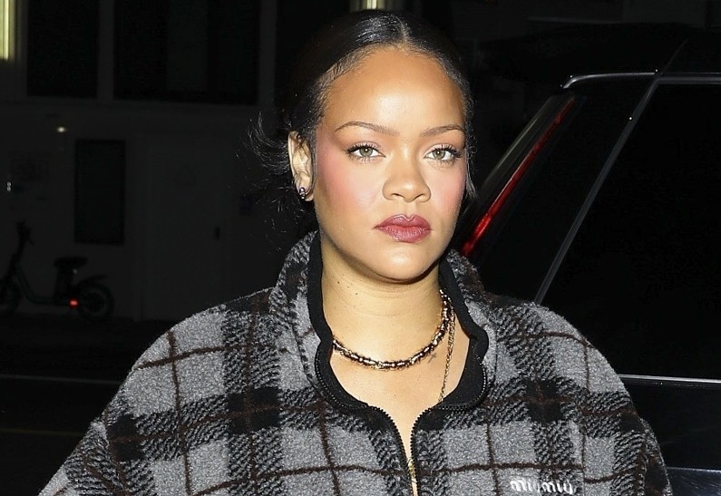 Рианна спровоцировала слухи о тайной помолвке