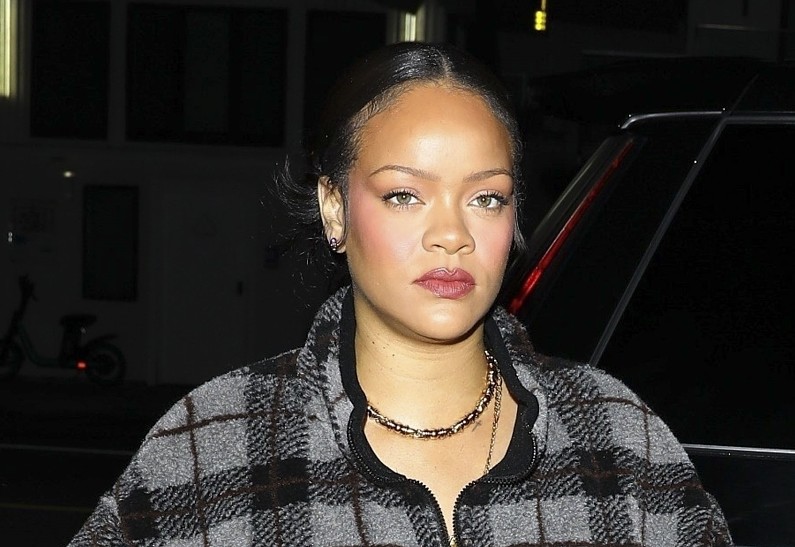 Рианна спровоцировала слухи о тайной помолвке