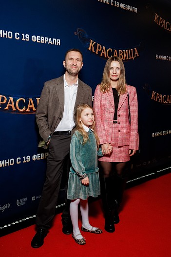 Иван Добронравов с семьей