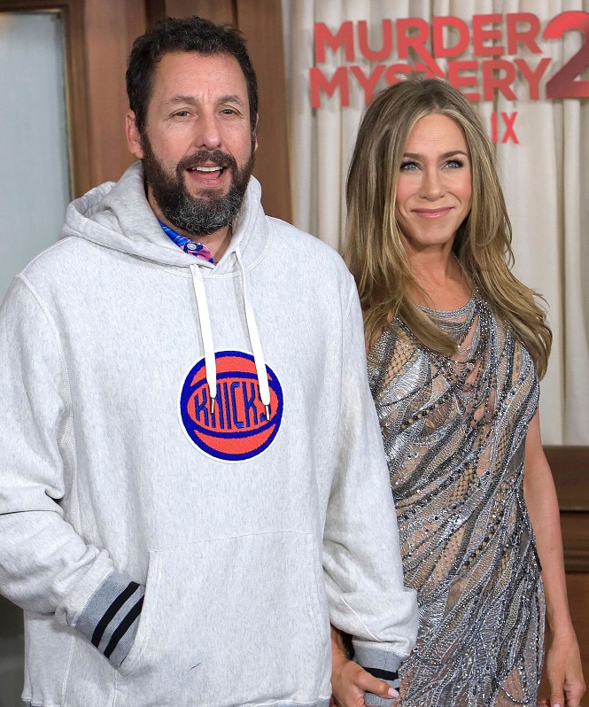 Адам Сэндлер ежегодно отправляет Дженнифер Энистон цветы в День матери