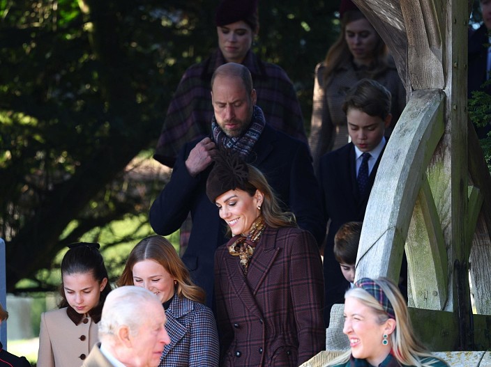 Принцесса Евгения, принцесса Беатрис, принц Уильям, принц Джордж, Кейт Миддлтон