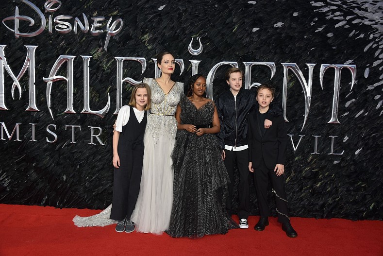 Анджелина Джоли с детьми