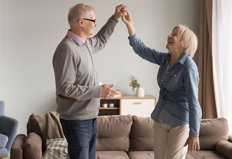 «Серебряный возраст» без стереотипов: что знаменитости говорят о пенсии