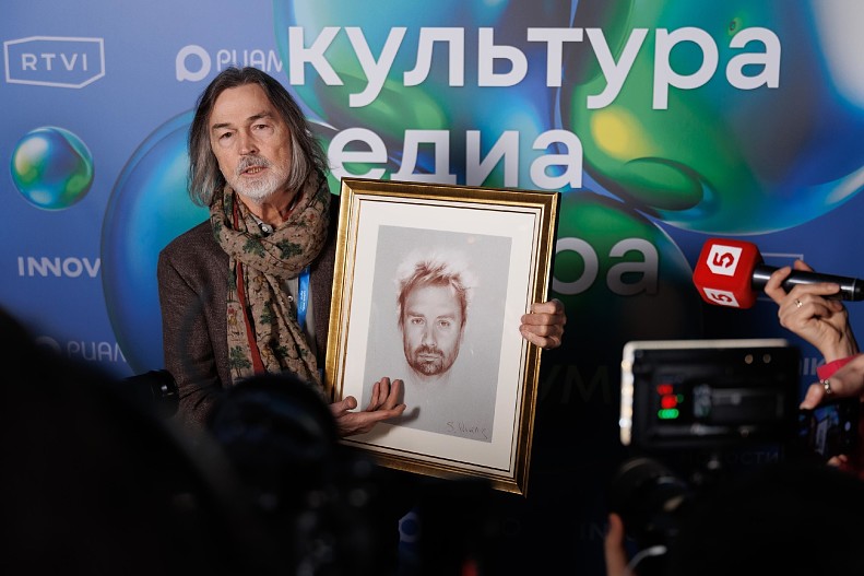 Никас Сафронов