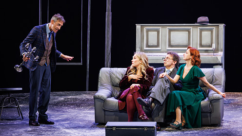 В Театре «Русская песня» покажут спектакль «Одни во вселенной»