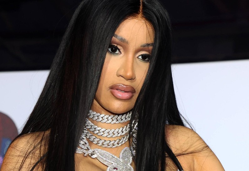 Карди Би прокомментировала слухи о расставании со Стефоном Диггзом