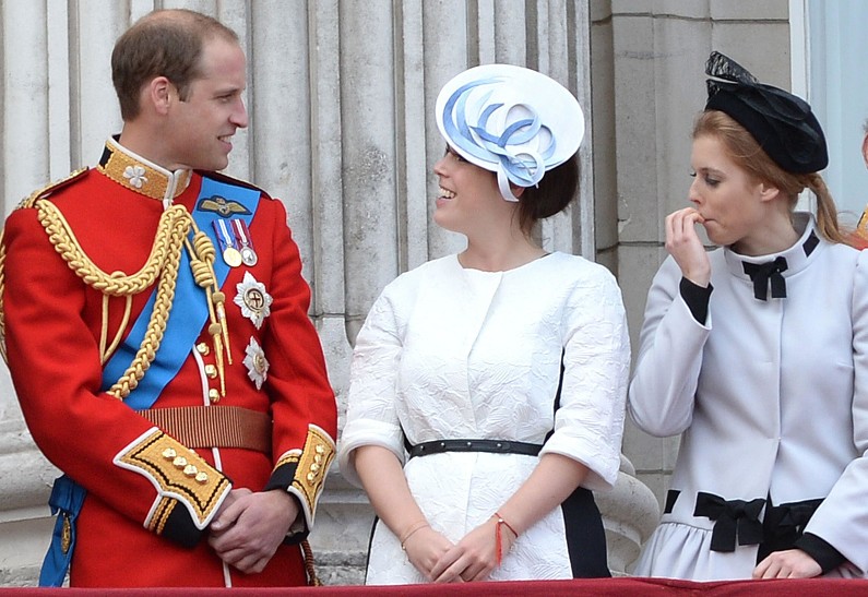 Принц Уильям может поставить крест на будущем принцесс Беатрис и Евгении из-за связей их отца с Эпштейном