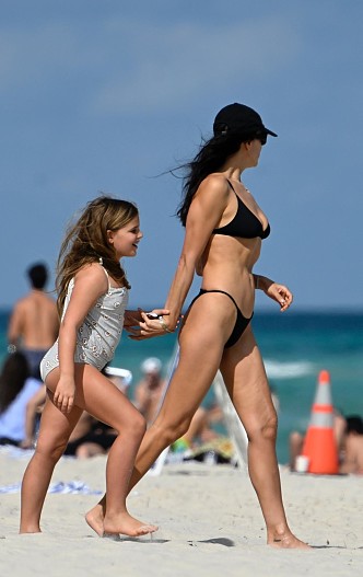 Ирина Шейк с дочерью