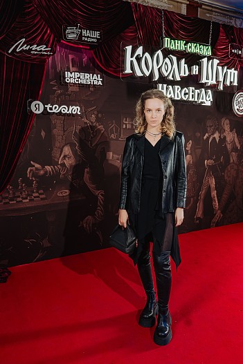 Анна Завтур