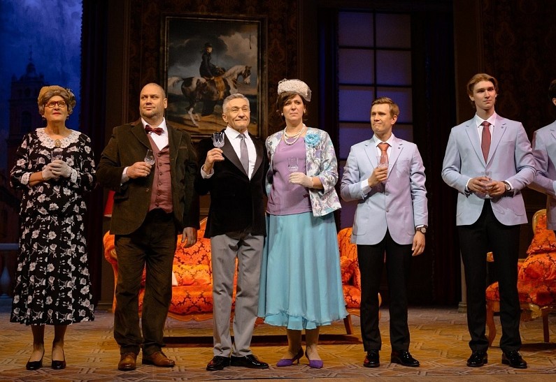 Громкие имена: куда идти, чтобы увидеть звезд кино на сцене