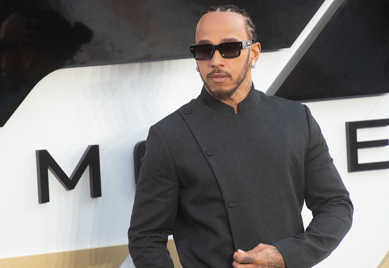 Льюис Хэмилтон отреагировал на вопрос о романе с Ким Кардашьян