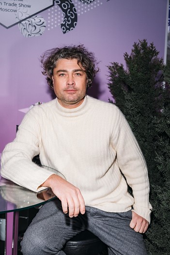 Дмитрий Оленин