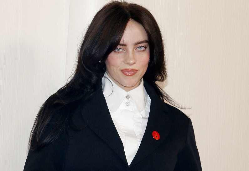 Тайная помолвка? Билли Айлиш спровоцировала слухи о свадьбе на премии «Грэмми-2026»