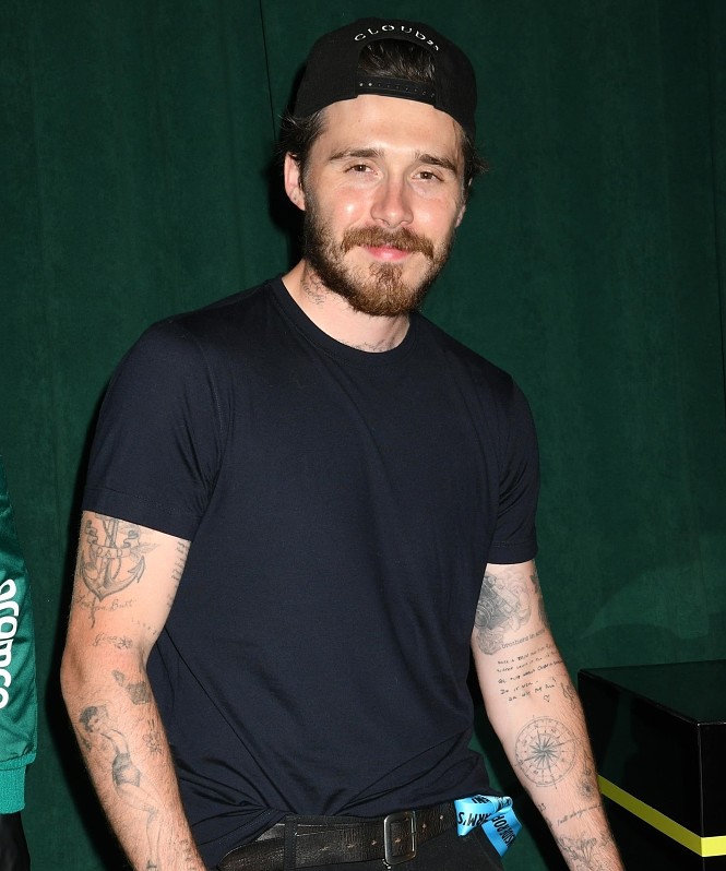 Ошибка или личная позиция? Бруклин Бекхэм внезапно опубликовал пост с Меган Маркл и принцем Гарри