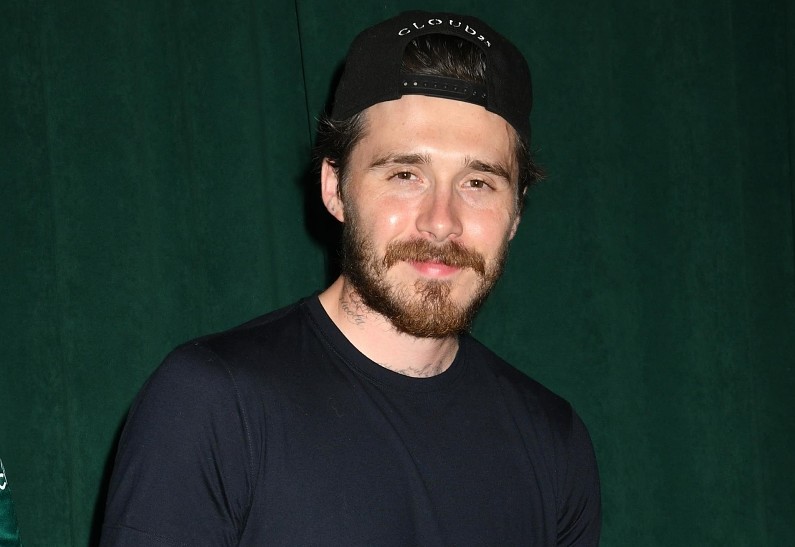 Ошибка или личная позиция? Бруклин Бекхэм внезапно опубликовал пост с Меган Маркл и принцем Гарри