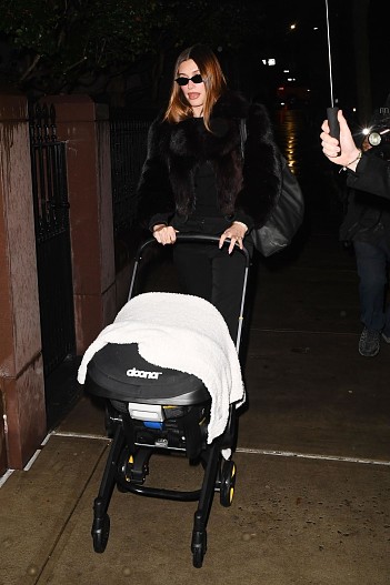 Хейли Бибер с сыном