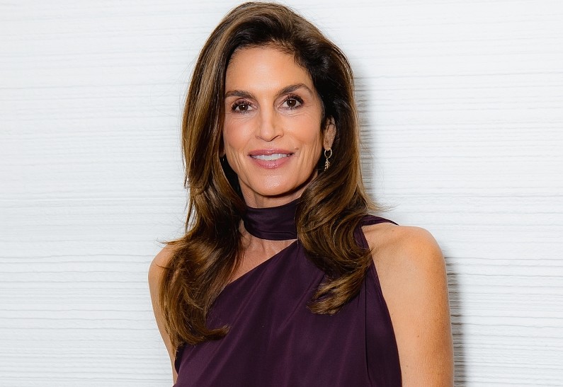 Синди Кроуфорд отметила юбилей в смелом образе