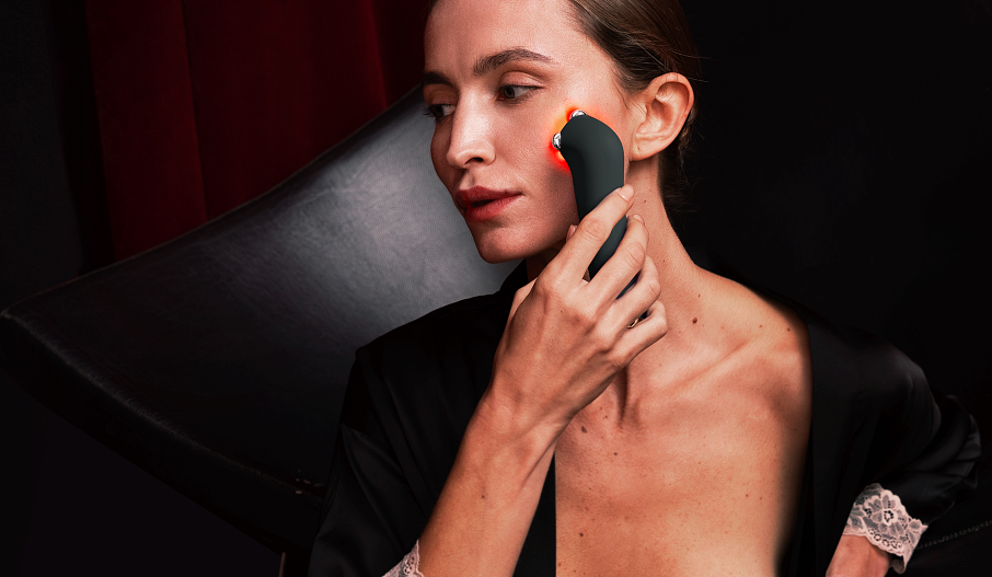 FAQ™ 402 Foreo c технологией двойного микротока, инфракрасного света, LED-терапии и T-Sonic™