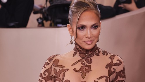 Дженнифер Лопес поделилась редкими кадрами с детьми в честь их 18-летия