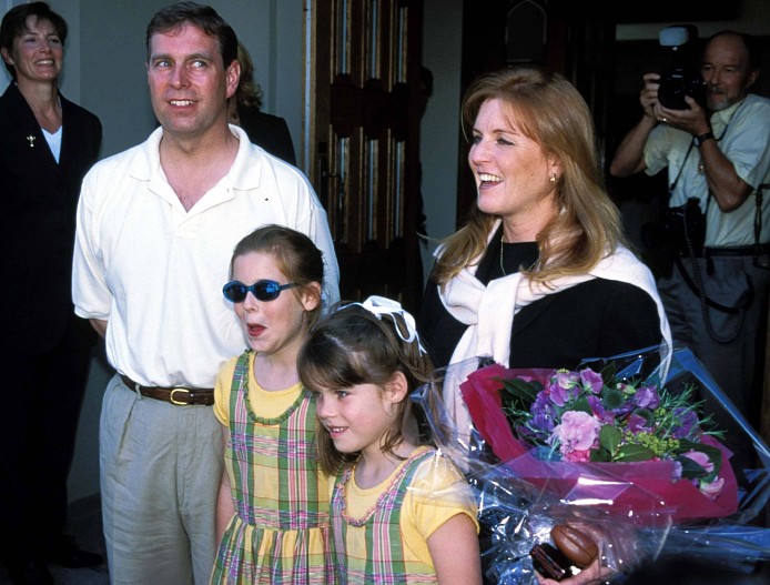 Принц Эндрю и Сара Фергюсон с дочерями
