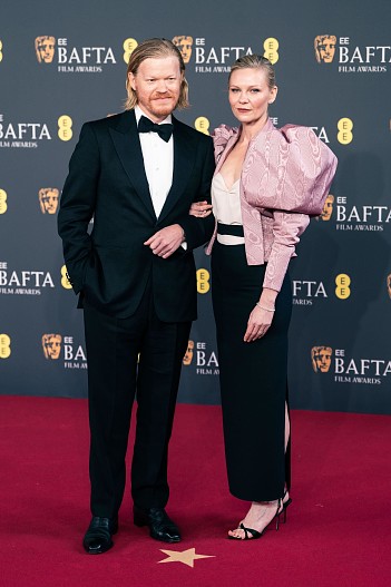 Джесси Племонс и Кирстен Данст