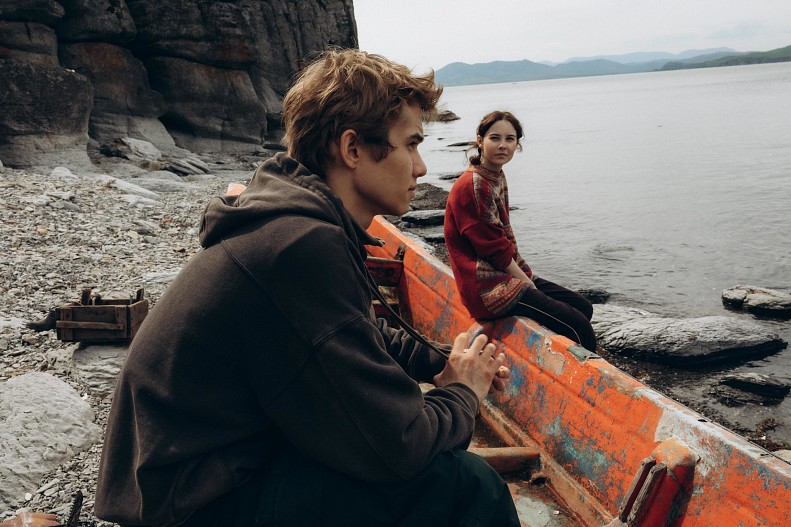 Рузиль Минекаев на съемках фильма «Большая земля»