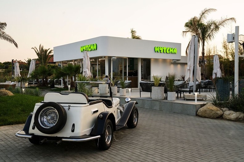 Концептуальное кафе Mytcha в Sea Breeze