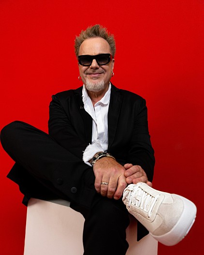 На Владимире: пиджак, брюки — всё Infasem; рубашка OРZDL; кроссовки Geox