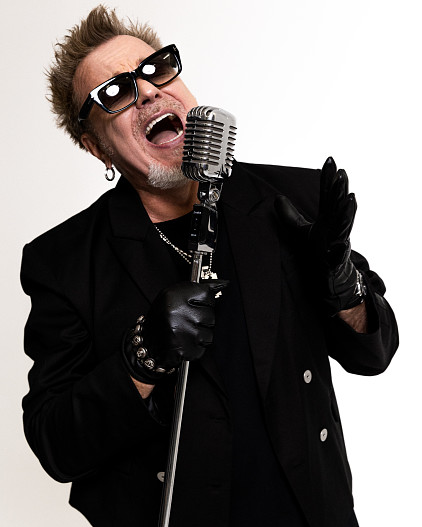 На Владимире: пиджак, перчатки — всё Berhasm; брюки Infasem