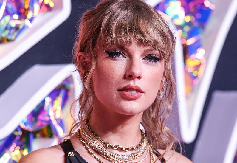Тейлор Свифт шокировала фанатов честными кадрами без макияжа и фильтров