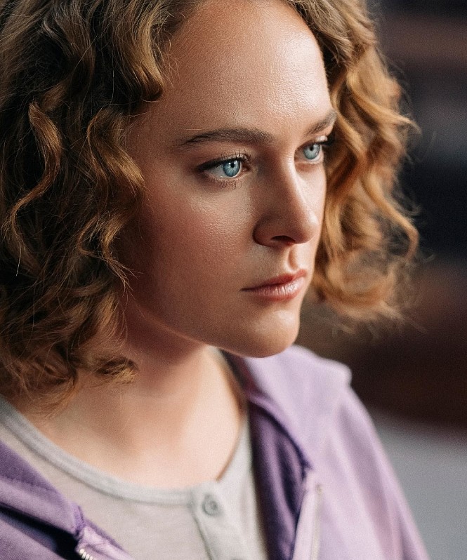 Аглая Тарасова о съемках в фильме «Кто-то должен умереть», вдохновении и любви к настольным играм