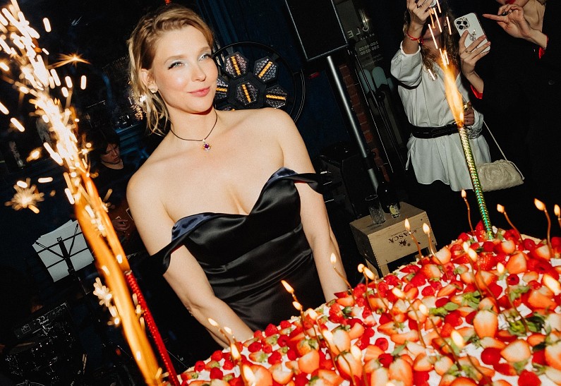 Светлана Степанковская отметила день рождения в компании друзей и коллег