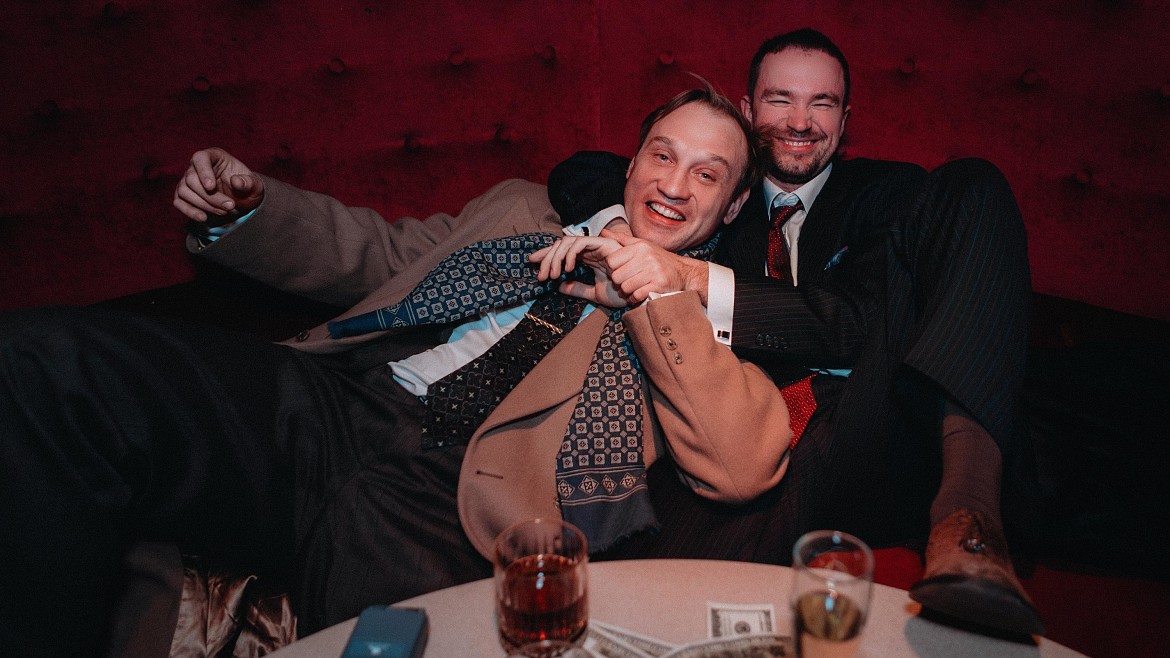 Александр Петров и Михаил Тройник открывают собственный банк в драматическом фильме «Коммерсант»