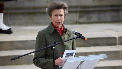 Принцесса Анна может спасти монархию от кризиса, связанного с изгнанием принца Эндрю