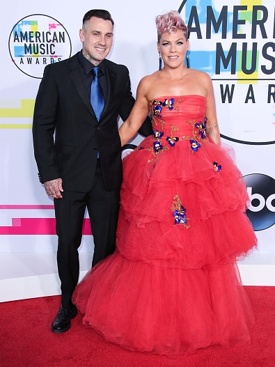 Пинк с мужем