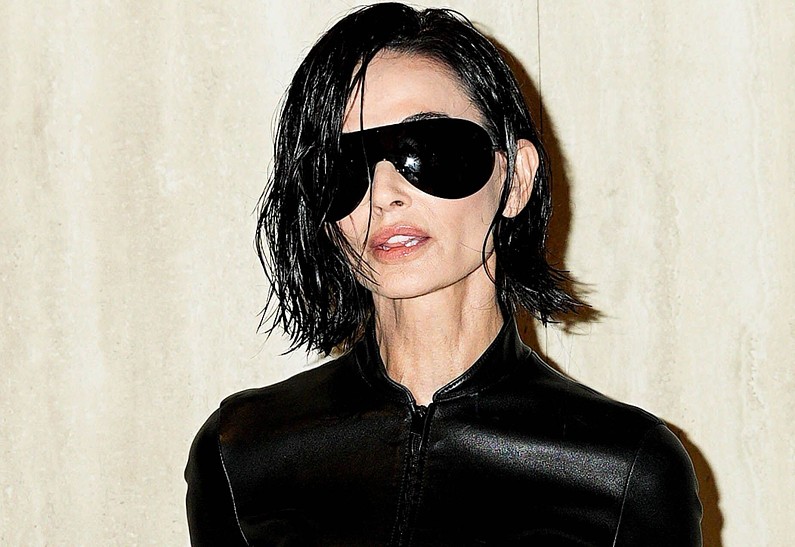 Деми Мур радикально сменила имидж на шоу Gucci